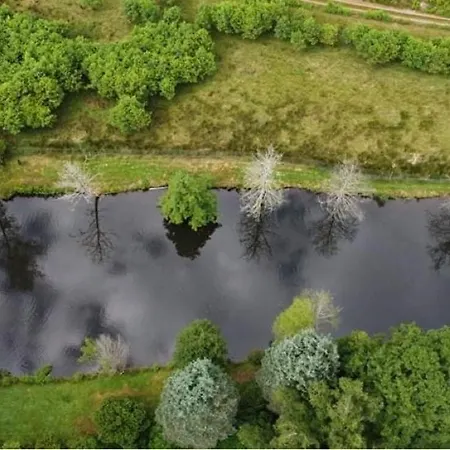Au Bord De L'eau Chalet